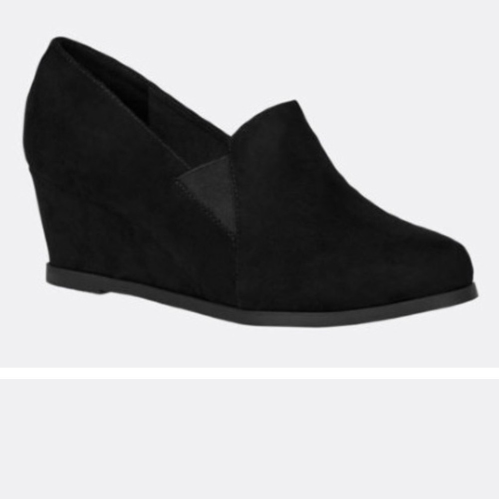 New Women’s Black Faux Suede Wedges.